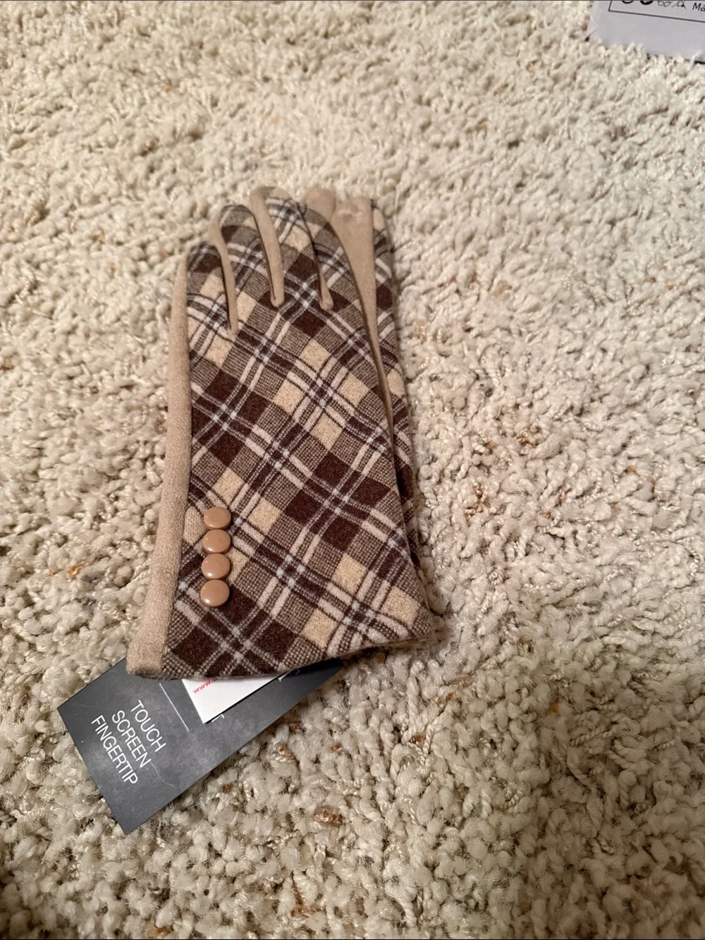 Plaid Touchscreen Gloves in Brown and Tan